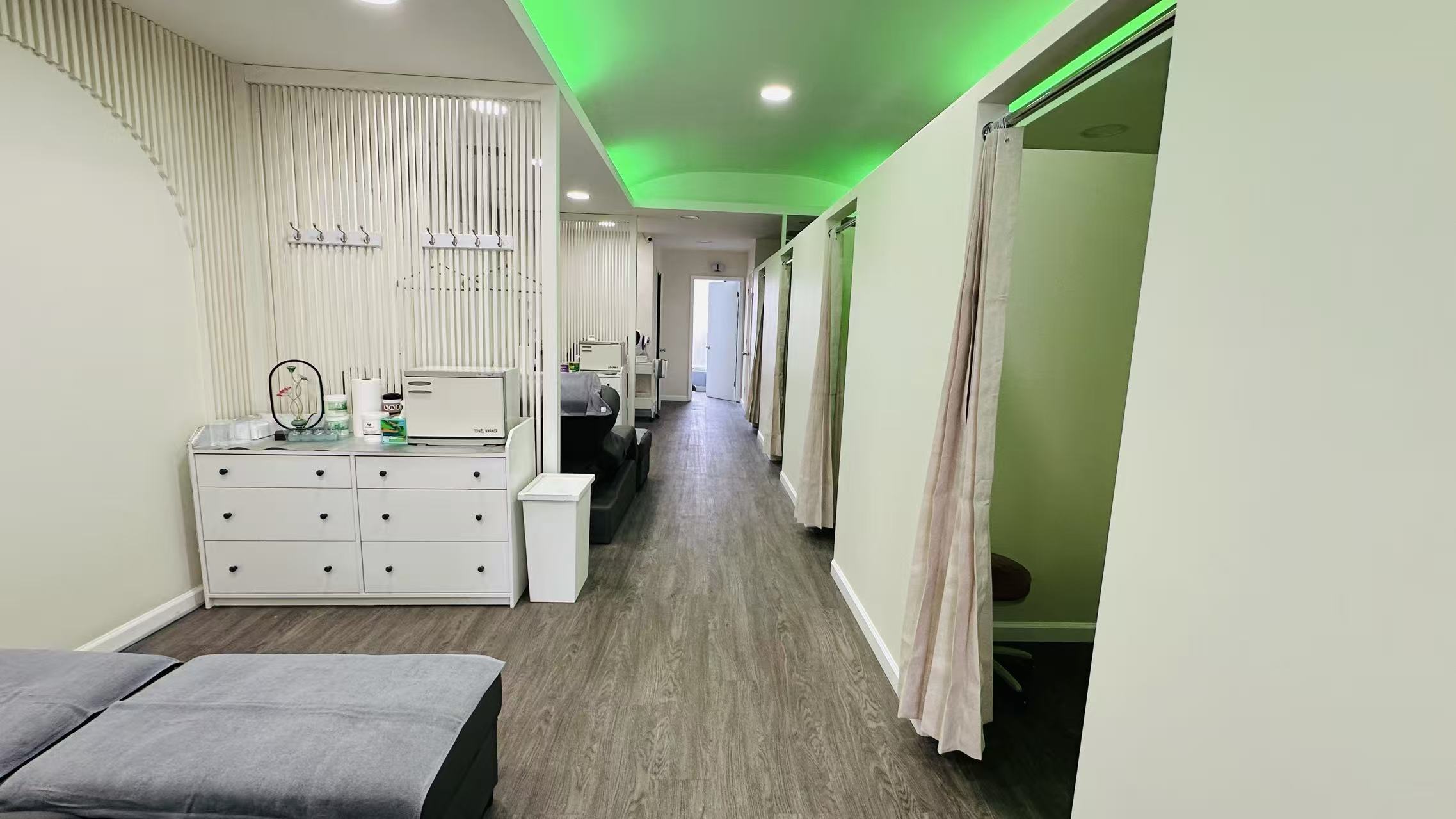 Calm Aura Spa gallery image