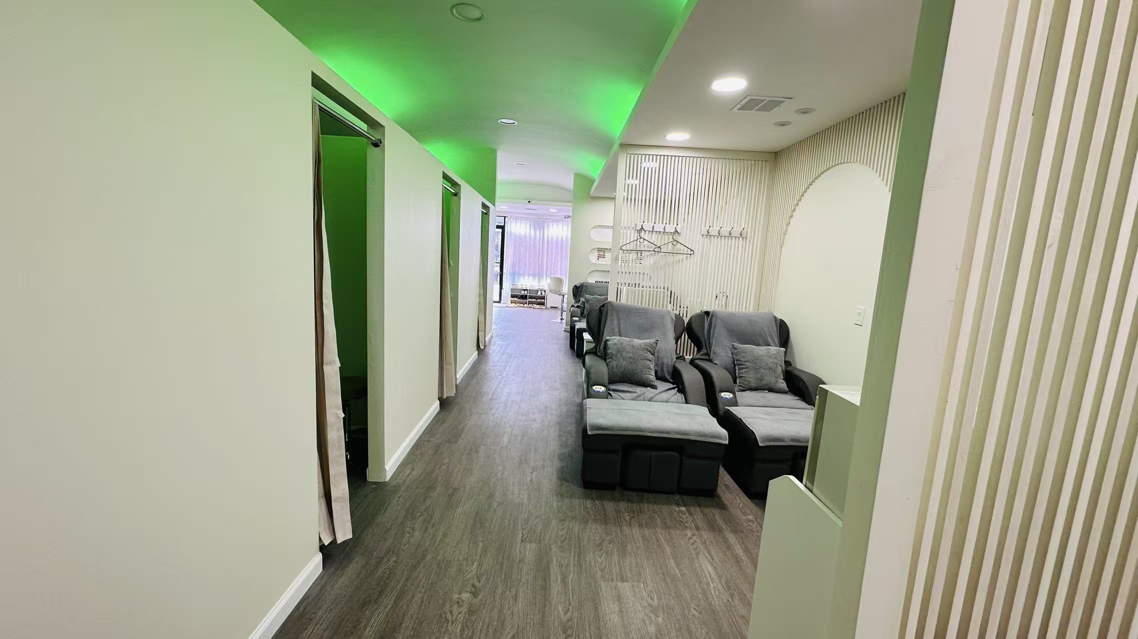 Calm Aura Spa gallery image